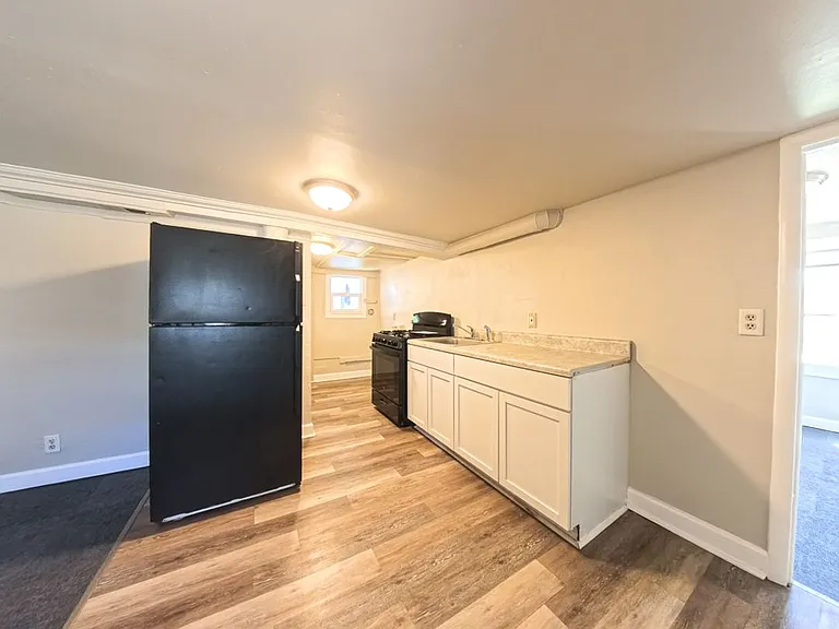 2938 E Euclid Ave — Photo 2