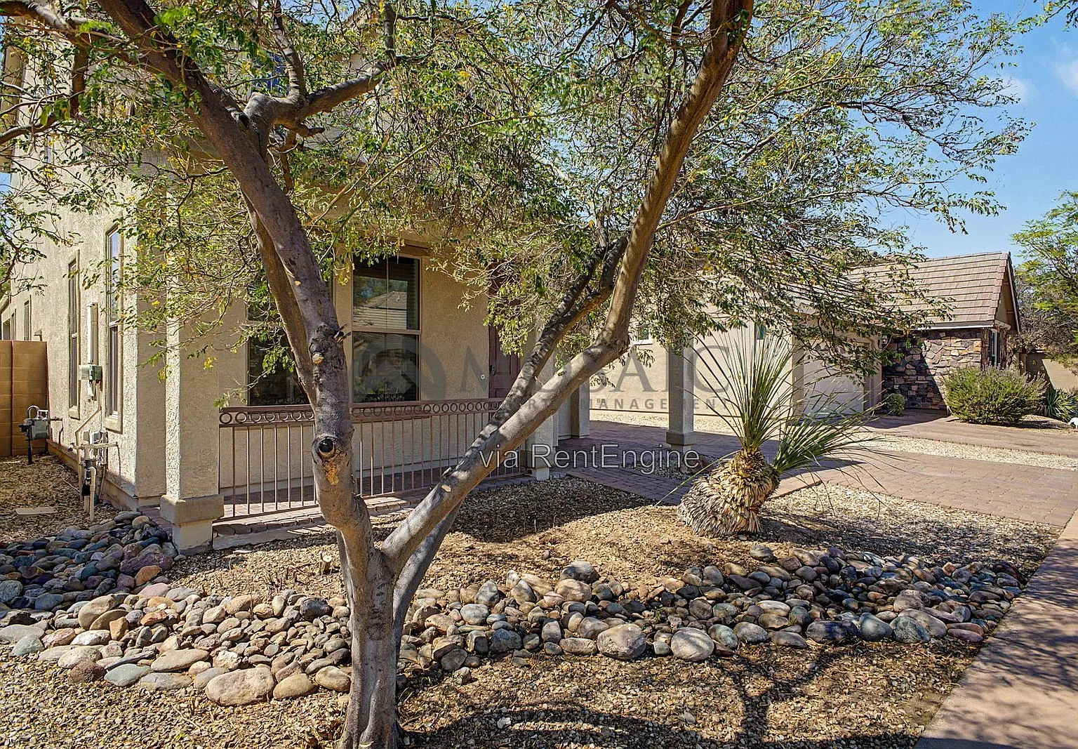 3 bed, 2.5 bath, 1958 sqft, $2,295 — Photo 3