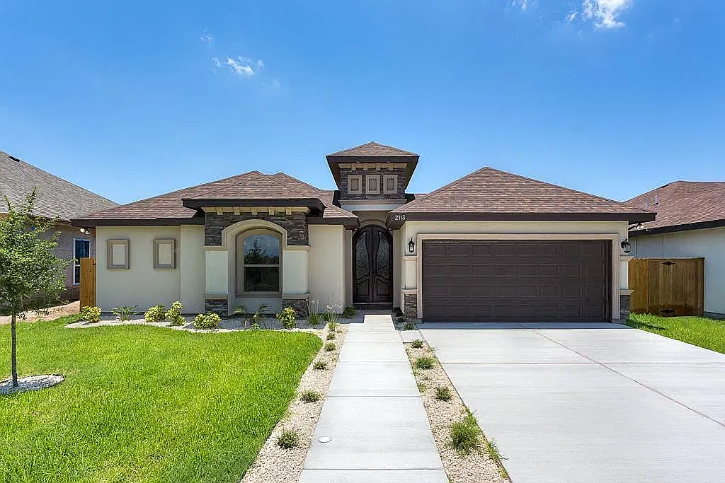 4 bed, 2.5 bath, 1595 sqft, $2,200 — Photo 1