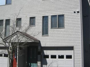 121 Windward Ln, Bristol, RI 02809