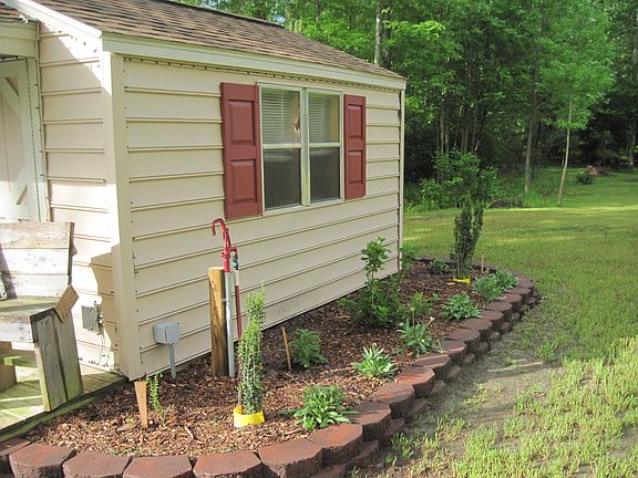 Garden shed and garden