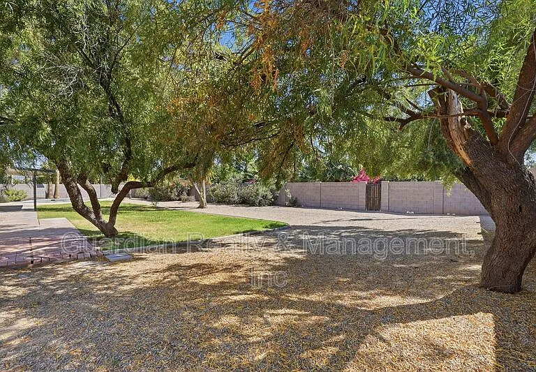 6819 E Paradise Pkwy — Photo 30