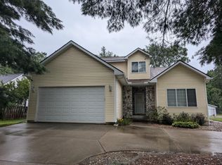 6044 Brookwood Dr, Burton, MI 48509