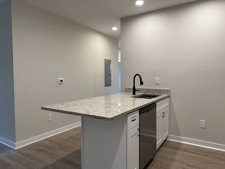 1300 Johnson Ave — Photo 8