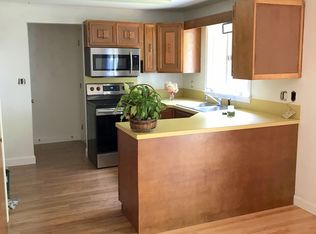 37 Merrifield Dr, Kennebunk, ME 04043