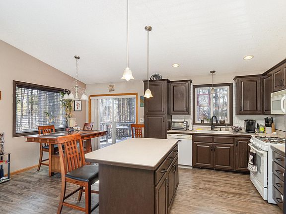 5th image of 304 Harriman St