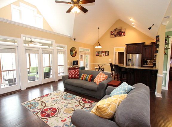 5th image of 213 Laurel Dr