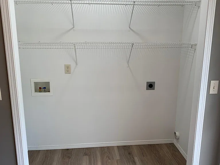 3039 W Walnut St — Photo 5