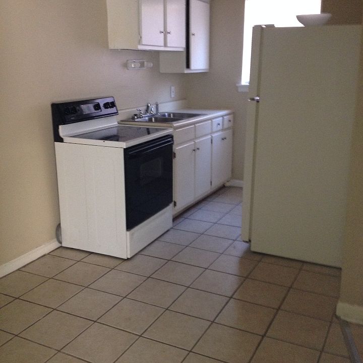 2nd image of 51 Montague Rd APT 15
