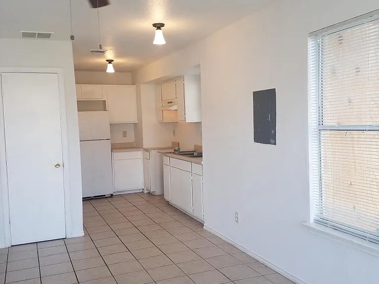 7577 Windsor Oaks — Photo 1
