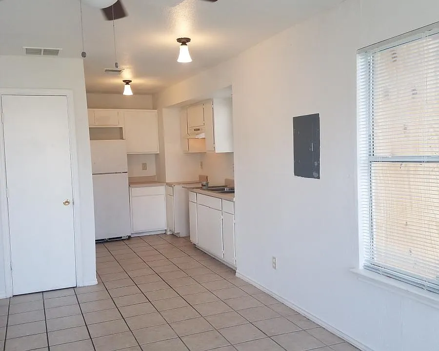 7577 Windsor Oaks