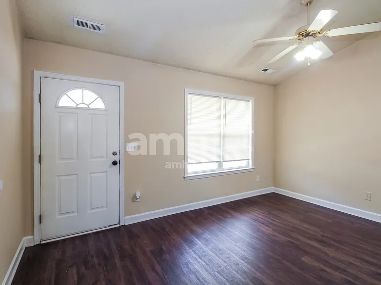 725 Oak Branches Close — Photo 7