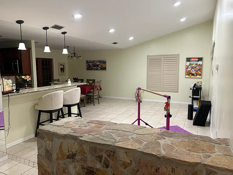 8233 Cypress Lake Dr — Photo 4