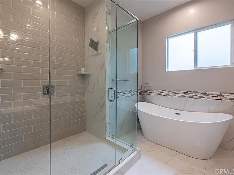6940 Peach Ave — Photo 43
