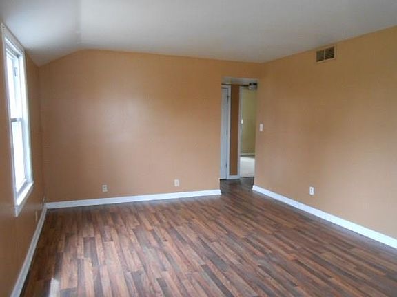 3rd image of 313 Polster Dr