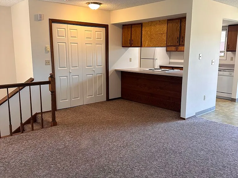 20 Hoffman Dr #1-4 — Photo 4