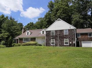 60 Echo Ln, Fairfield, CT 06825