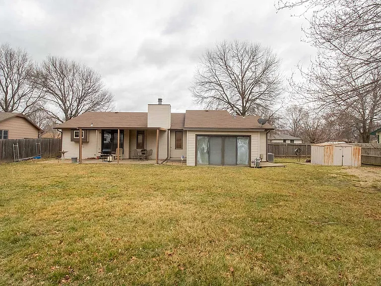 1511 N Lark Ln — Photo 31