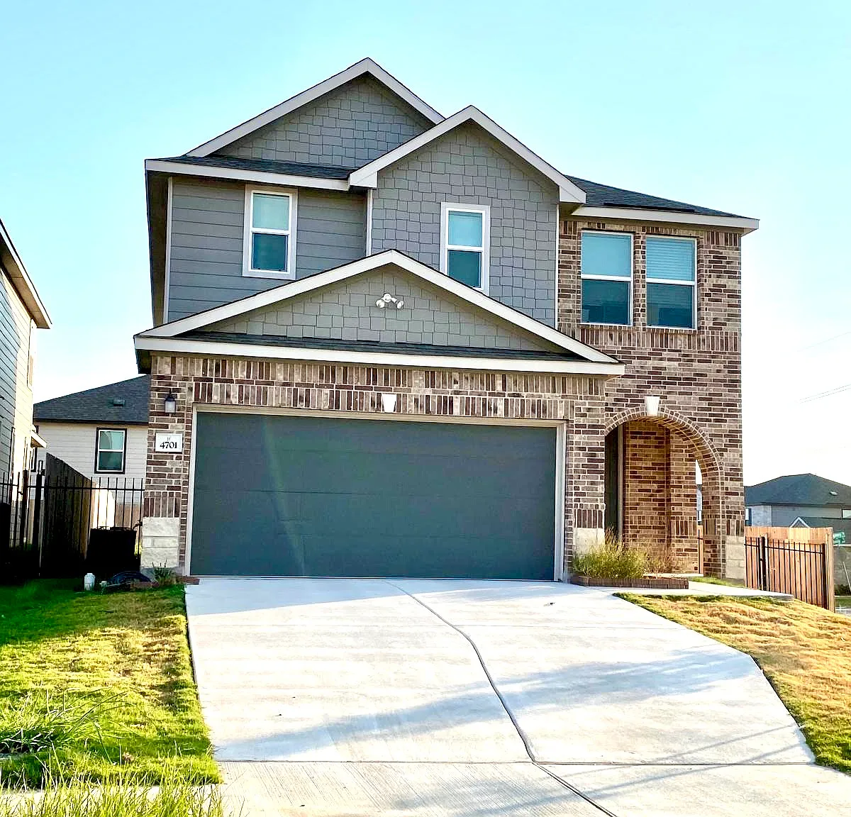 3 bed, 2.5 bath, 2070 sqft, $2,150 — Photo 3