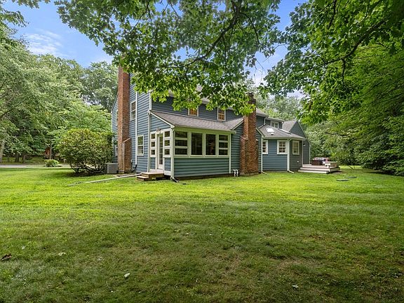 3rd image of 44 Ivy Ln
