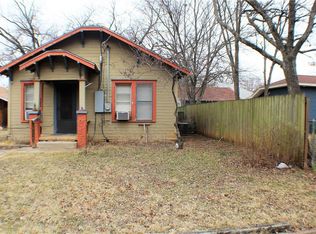 305 S Douglas Ave, Cleburne, TX 76033