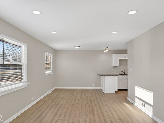 5th image of 4402 Lesley Ave