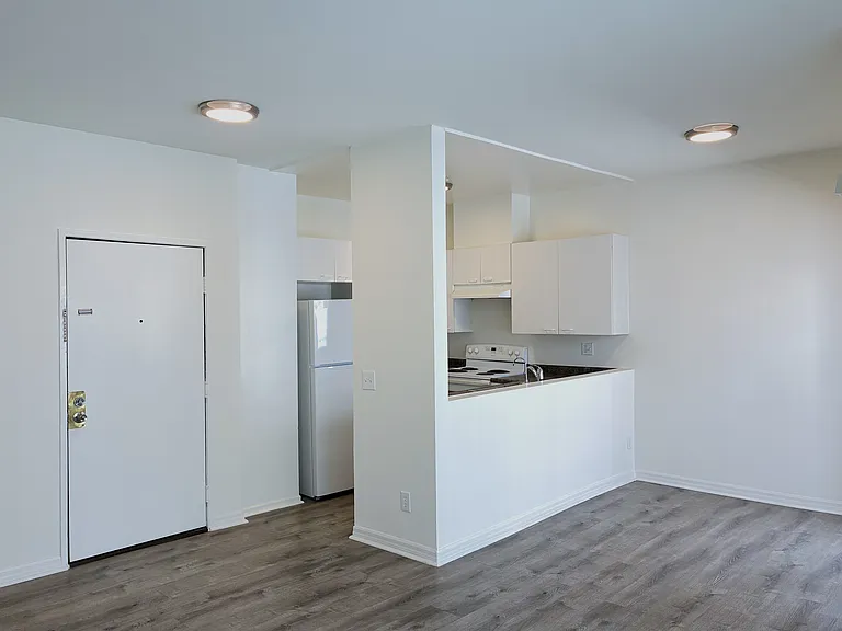 10205 Samoa Ave #104 — Photo 3