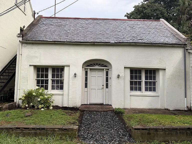 90 Beaufain St — Photo 2