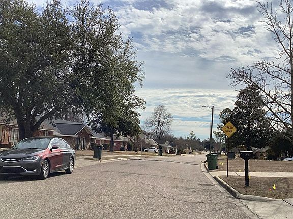 4th image of 2613 Old Orchard Ln