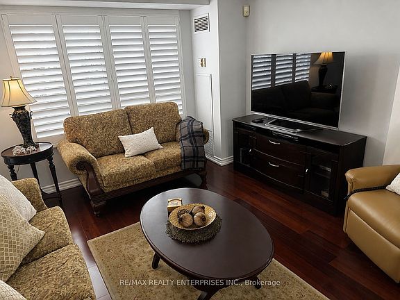 4th image of 35 Kingsbridge Garden Cir W #711