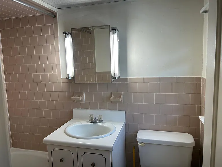 126 Rochambeau Ave #2 — Photo 10