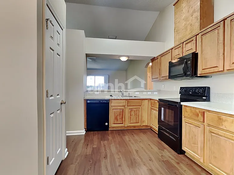 1215 Summer Springs Dr — Photo 4