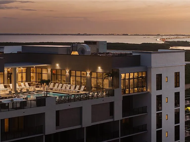 221 Main St N #Penthouse 1603 — Photo 1