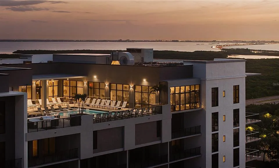 221 Main St N #Penthouse 1603