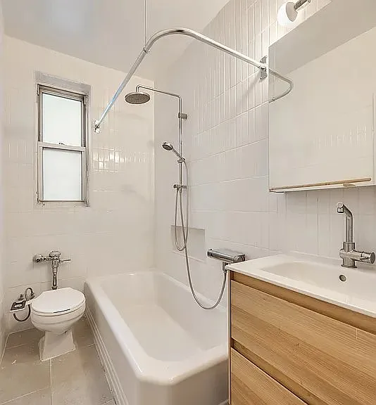 305 W 52nd St #5E — Photo 5