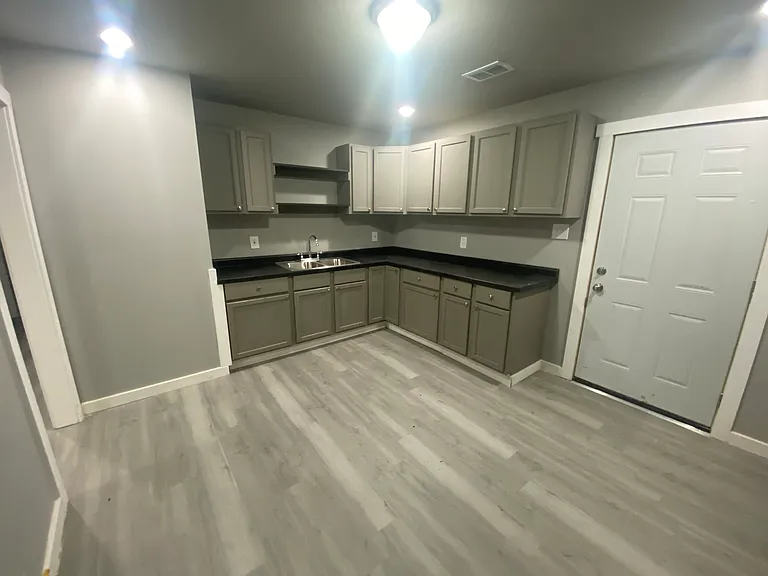 3957 Carolina St — Photo 4