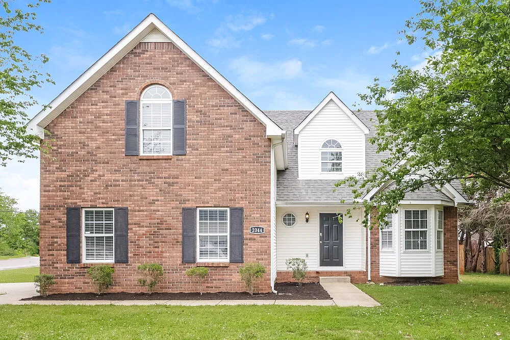 4 bed, 2.5 bath, 1974 sqft, $2,660 — Photo 1