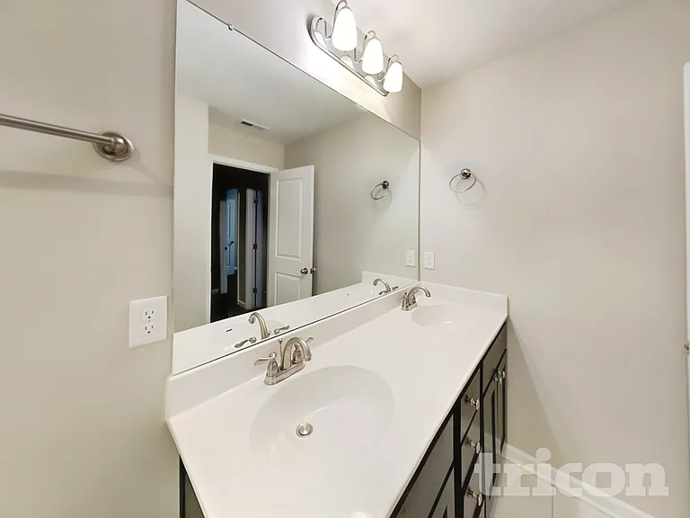 405 Riverwood Ct — Photo 15