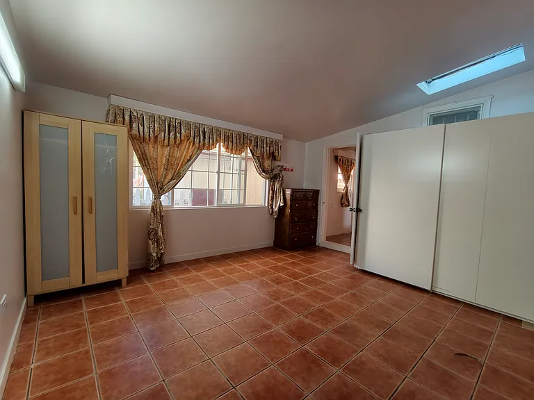 2056 Bancroft Ave — Photo 11