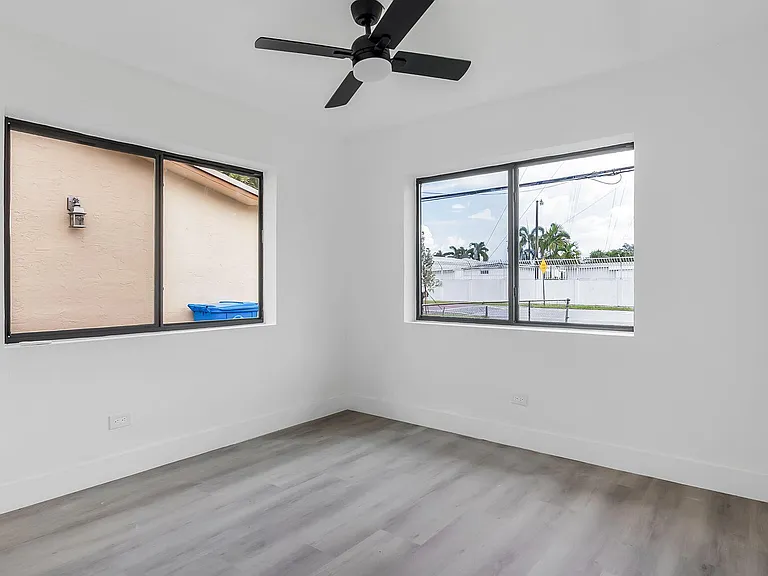 5015 SW 25th St — Photo 10
