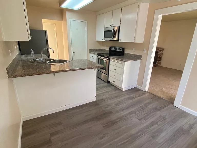 2244 Alexian Dr — Photo 2
