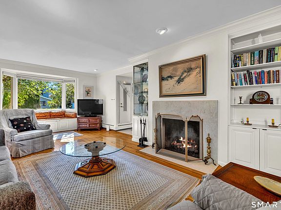 5th image of 71 Beach Ave