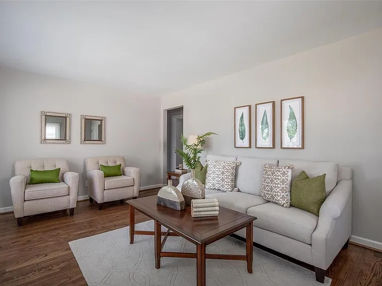 130 Saint Maurice Ln — Photo 2