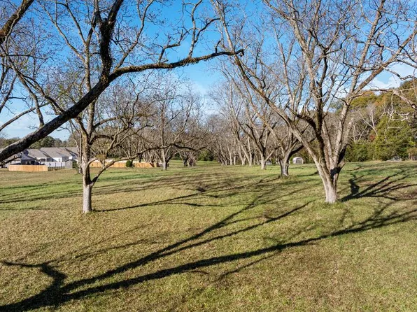 140 Chinaberry St, Pine Mountain, GA 31822