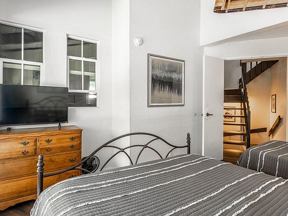 5th image of 286 Old Mammoth Rd APT 71