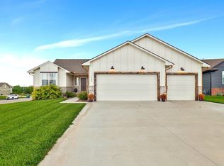 1280 N Countrywalk Ct, Rose Hill, KS 67133