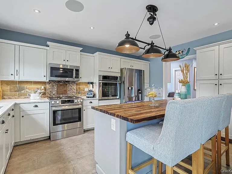 21 Anderson Ave — Photo 15