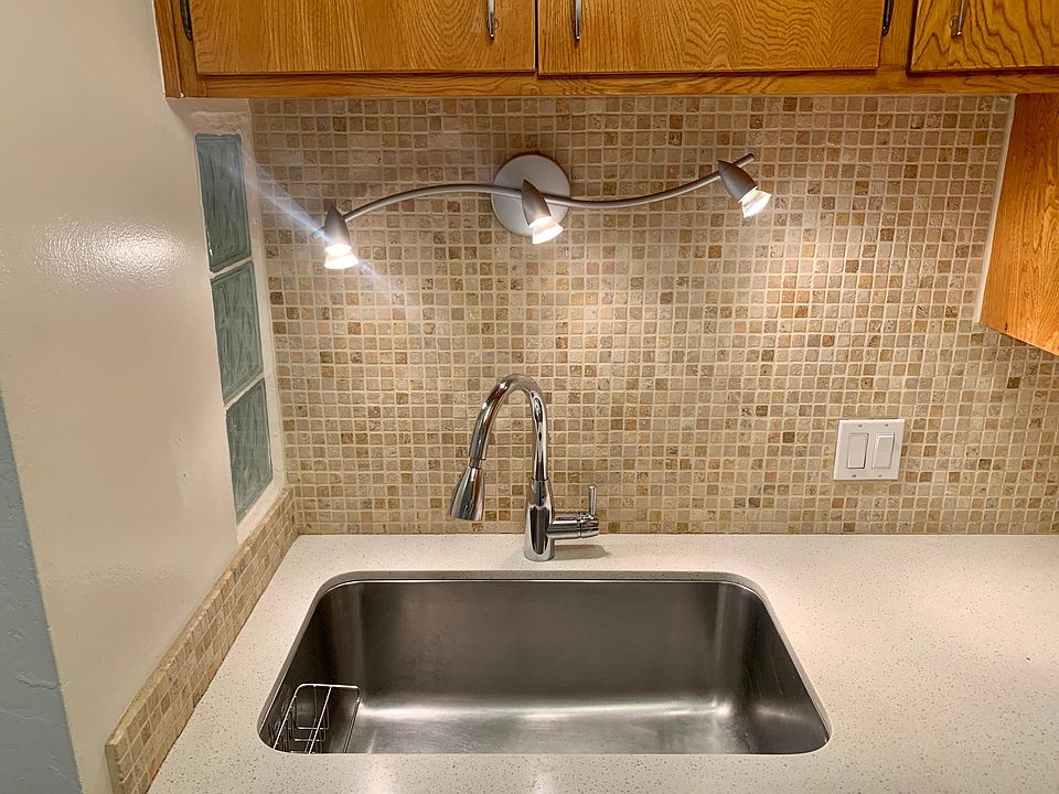 Extra large sink, modern faucet