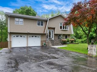 27 Ellen Ln, Wayne, NJ 07470
