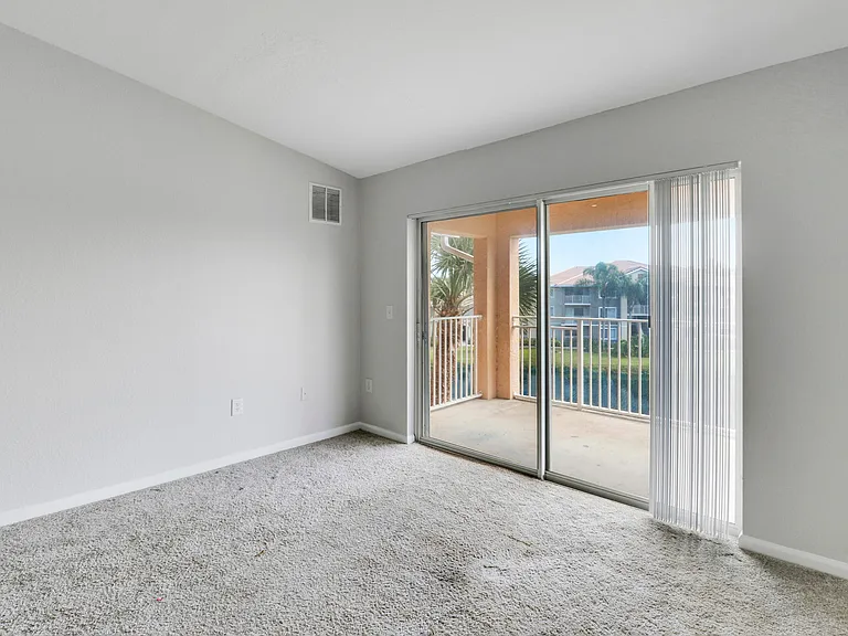 141 SW Palm Dr #306 — Photo 31